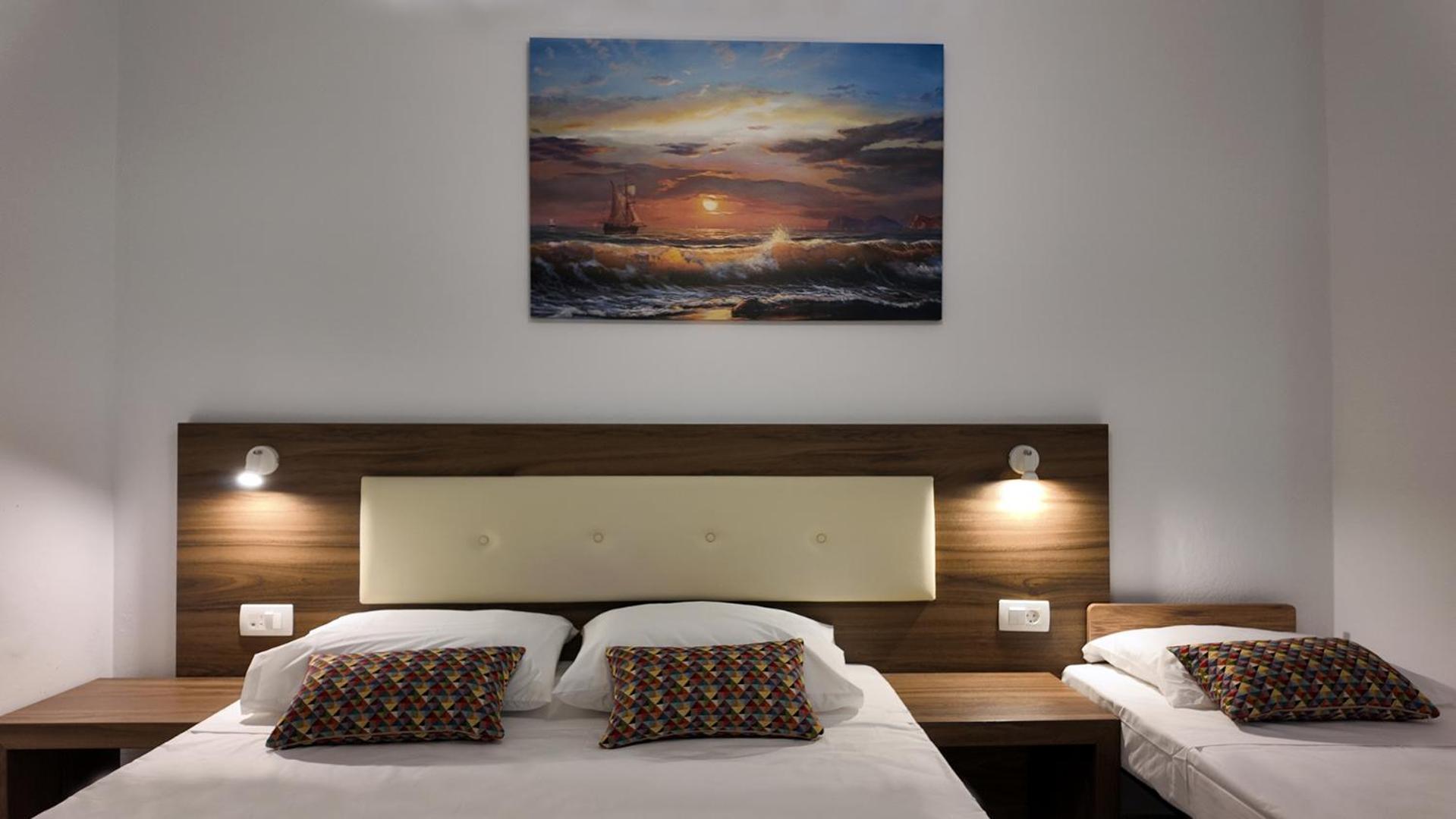 Santorini Hotel 3*